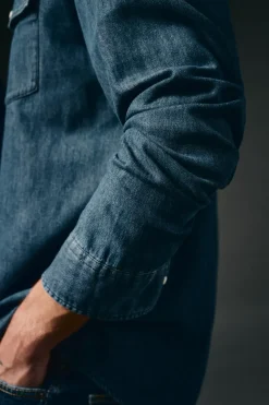 Camisa jeans com bolsos