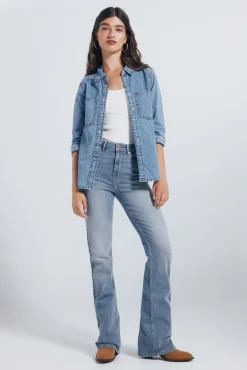 Camisa jeans com bolsos