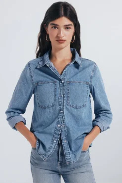 Camisa jeans com bolsos