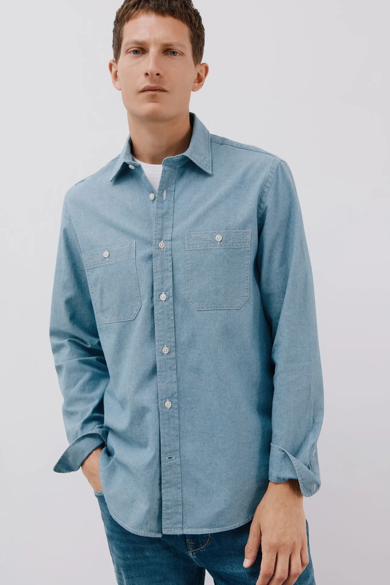 Camisa jeans com dois bolsos