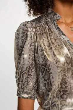 Camisa justa com mangas bufantes