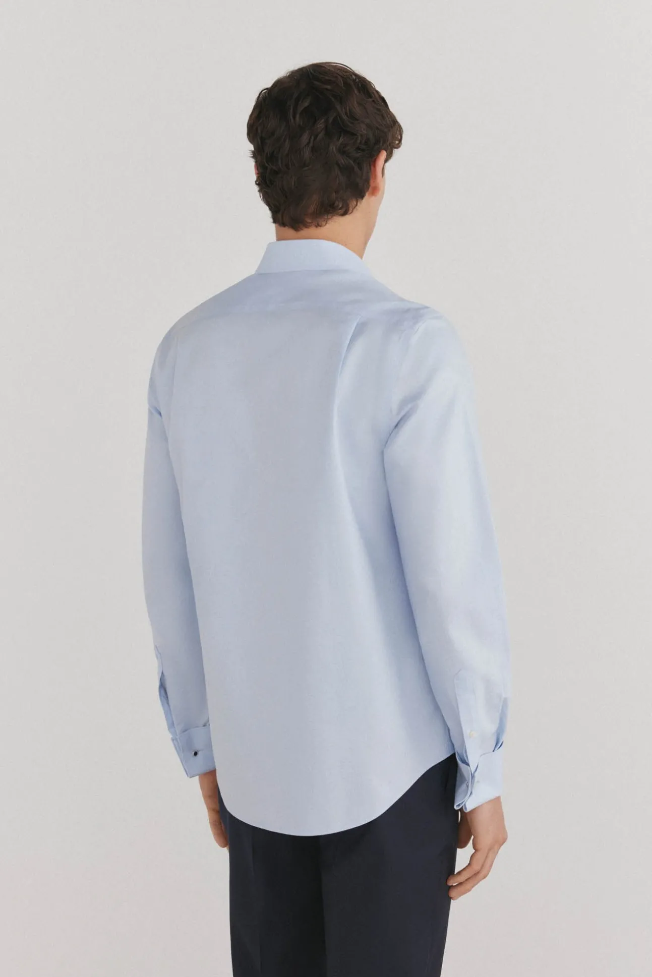 Camisa lisa sem ferro + abotoaduras resistentes a manchas