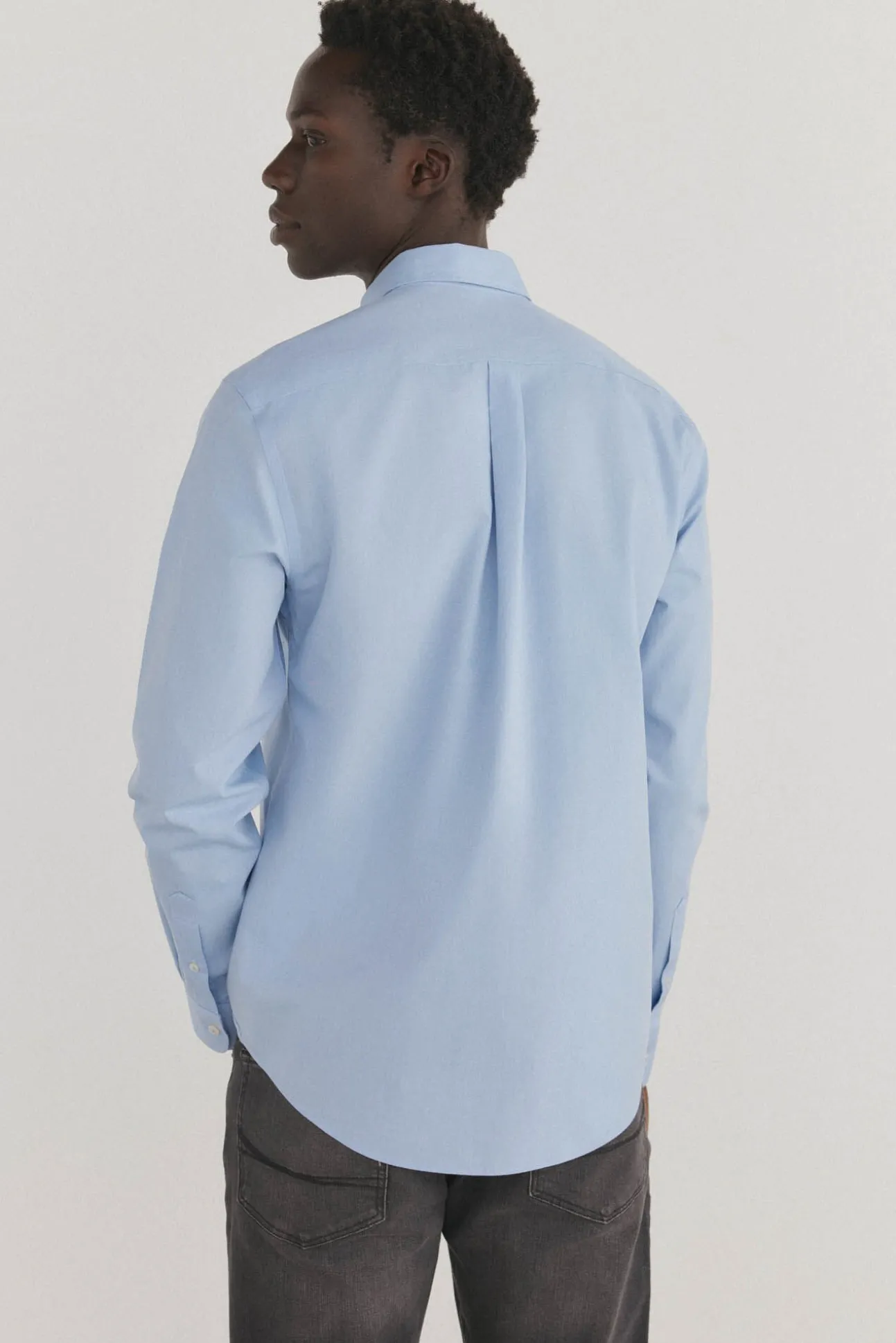 Camisa lisa sem ferro + anti-manchas