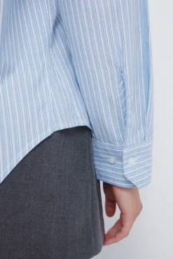 Camisa oversized com bolso de remendo