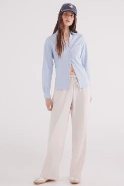 Camisa Oxford com gola aberta