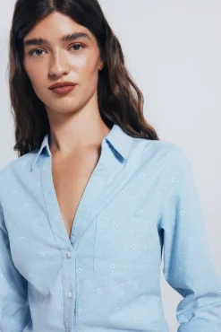 Camisa Oxford com gola aberta