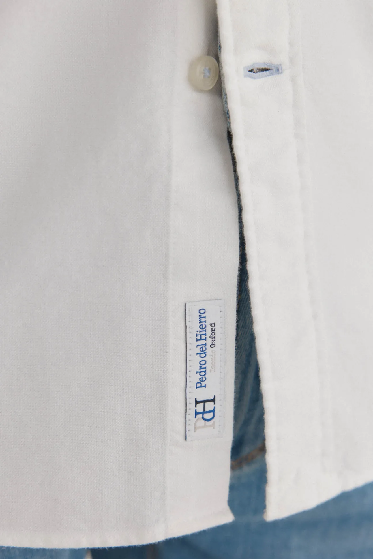 Camisa oxford liso e icônica