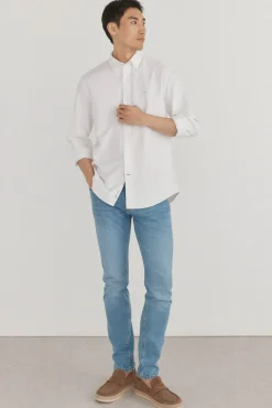 Camisa oxford liso e icônica