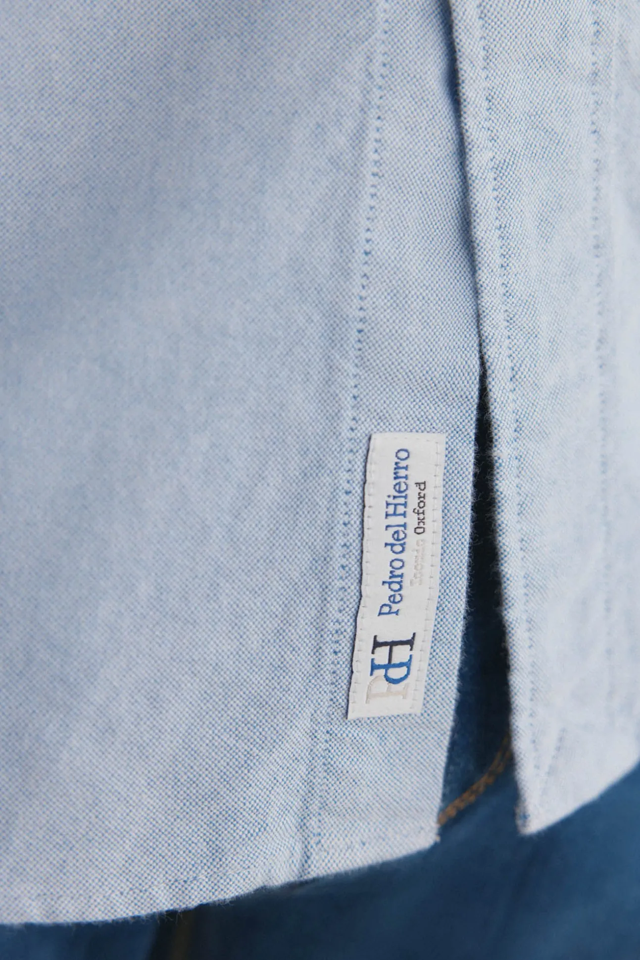 Camisa oxford liso e icônica