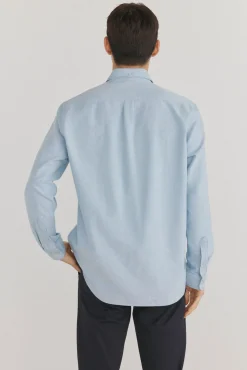 Camisa oxford liso e icônica
