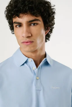 Camisa polo de manga curta com carcela tripla e logo no peito