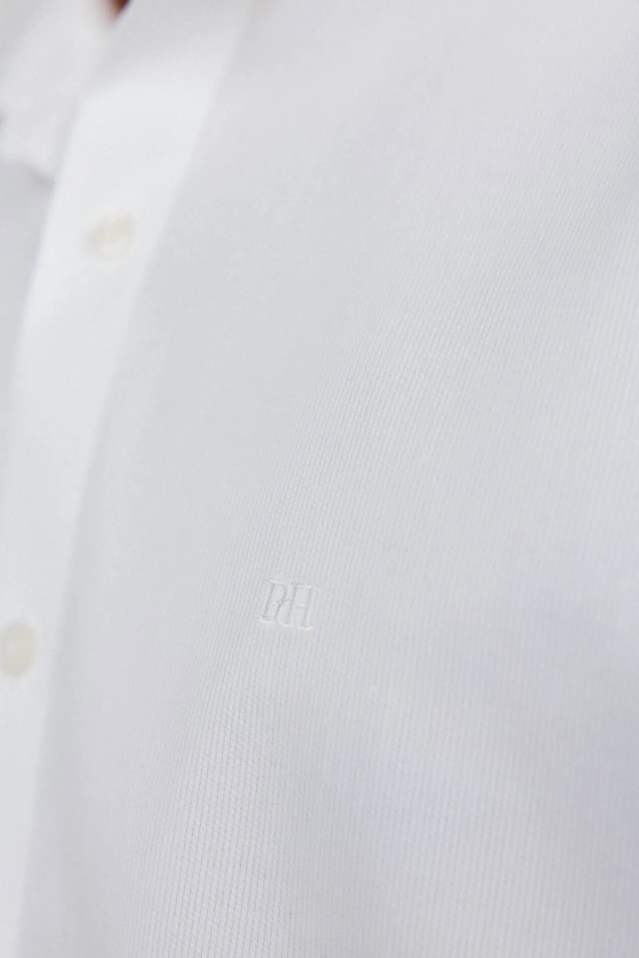 Camisa social estruturada slim fit, resistente a manchas e que não precisa passar