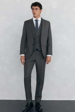 Camisa social estruturada slim fit, resistente a manchas e que não precisa passar