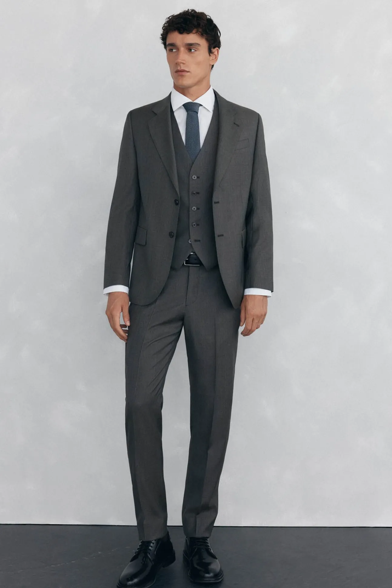 Camisa social estruturada slim fit, resistente a manchas e que não precisa passar