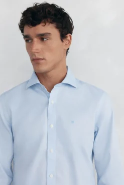 Camisa social estruturada slim fit, resistente a manchas e que não precisa passar