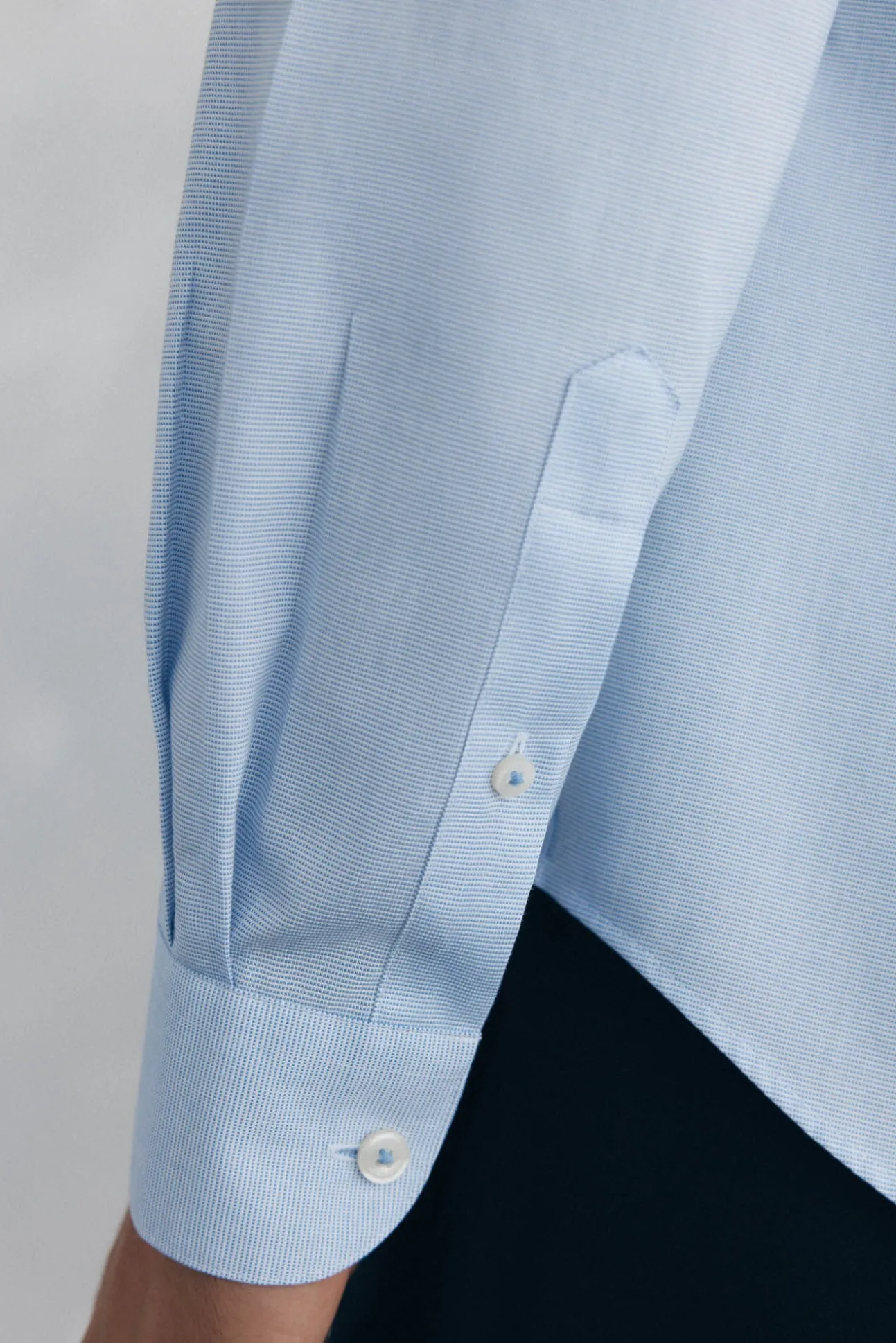 Camisa social estruturada slim fit, resistente a manchas e que não precisa passar
