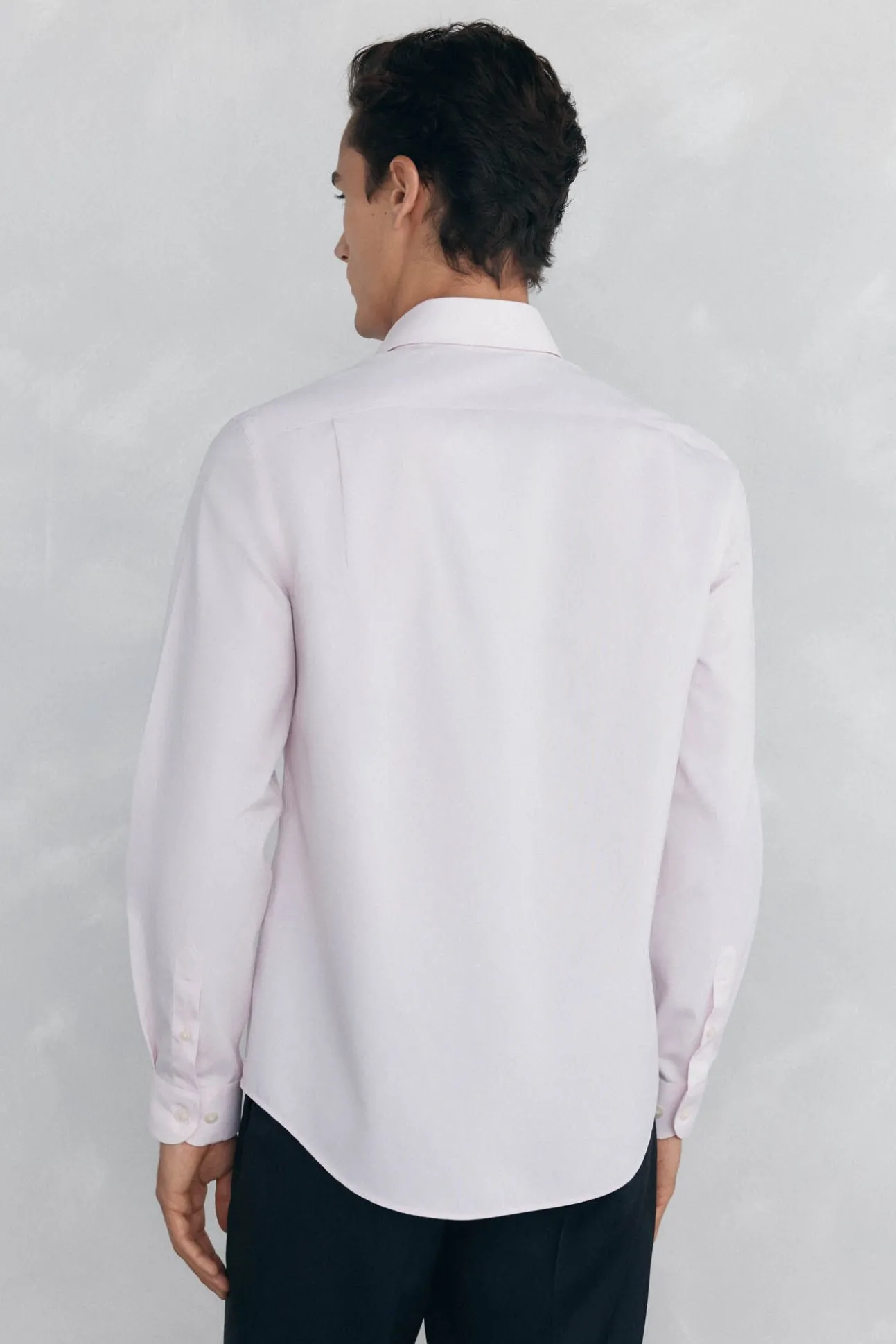 Camisa social lisa que não pode ser passada a ferro + resistente a manchas