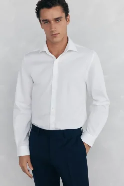 Camisa social lisa que não pode ser passada a ferro + resistente a manchas