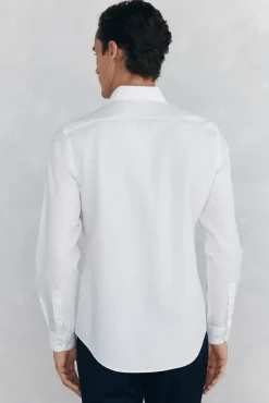 Camisa social lisa, slim fit, resistente a manchas e não engomada