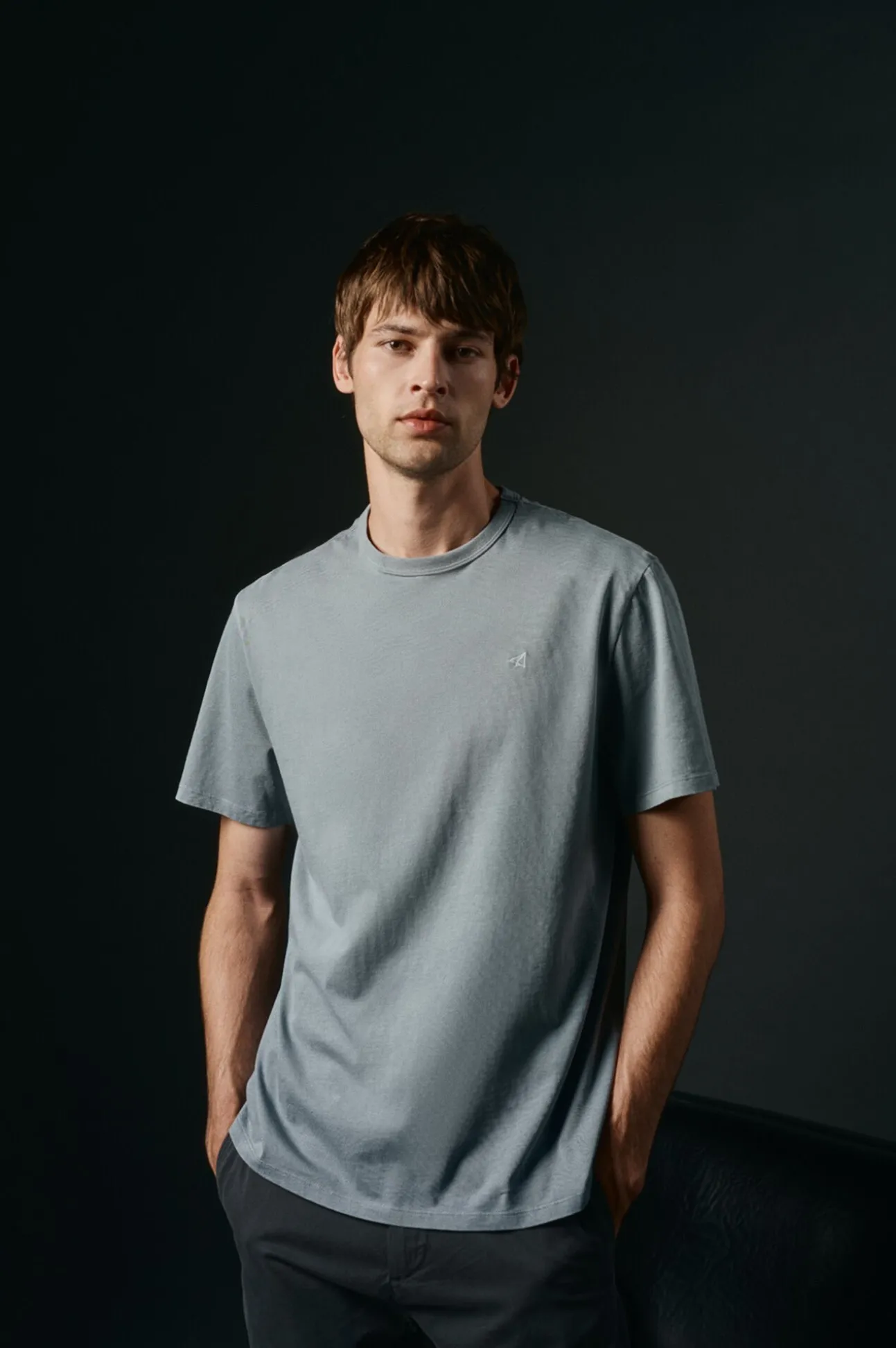 Camiseta básica com bordado de avião