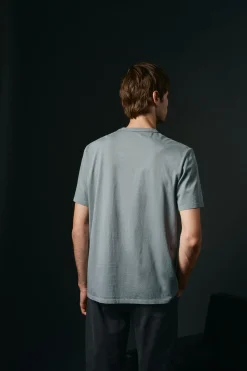 Camiseta básica com bordado de avião