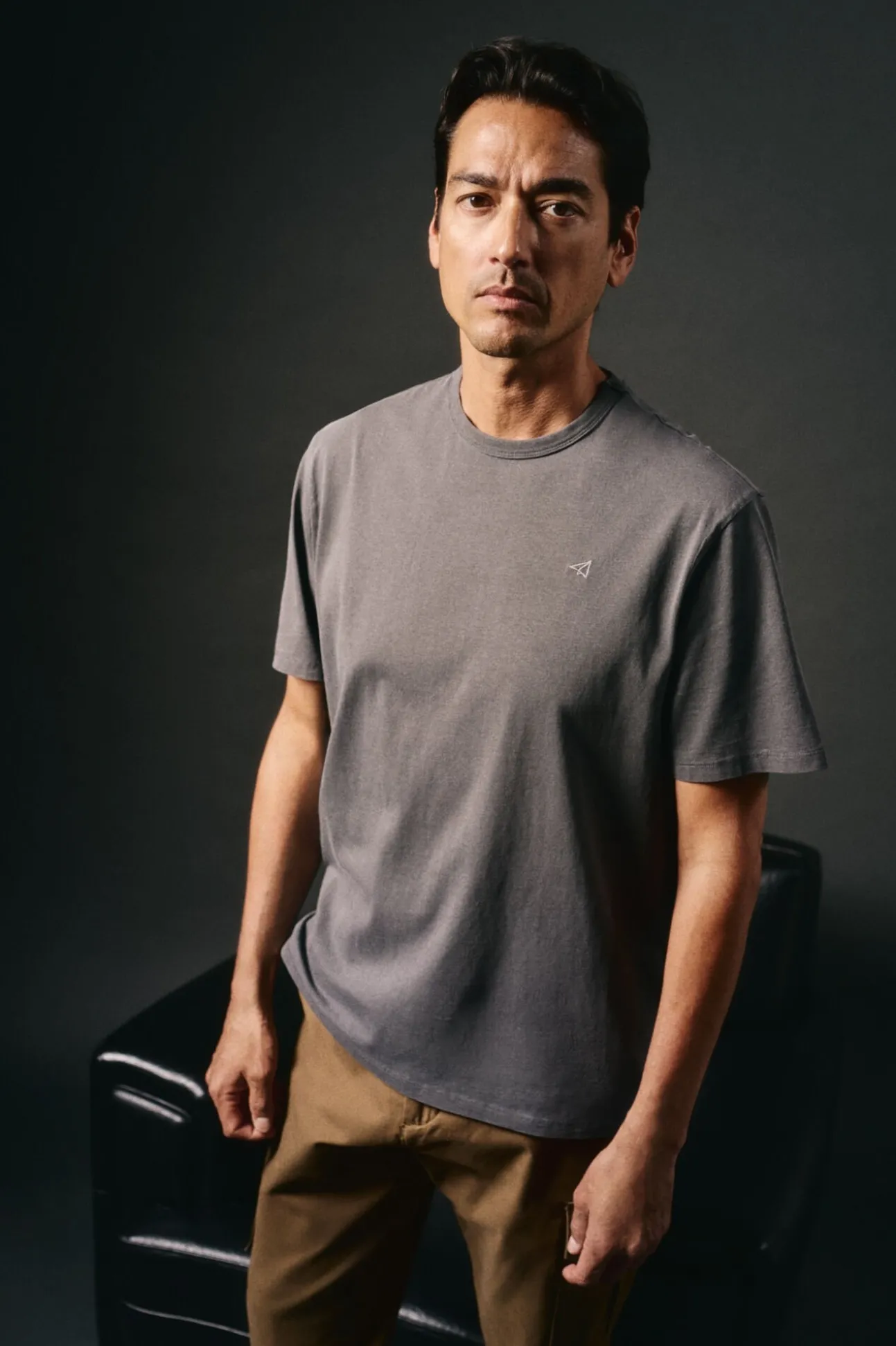 Camiseta básica com bordado de avião