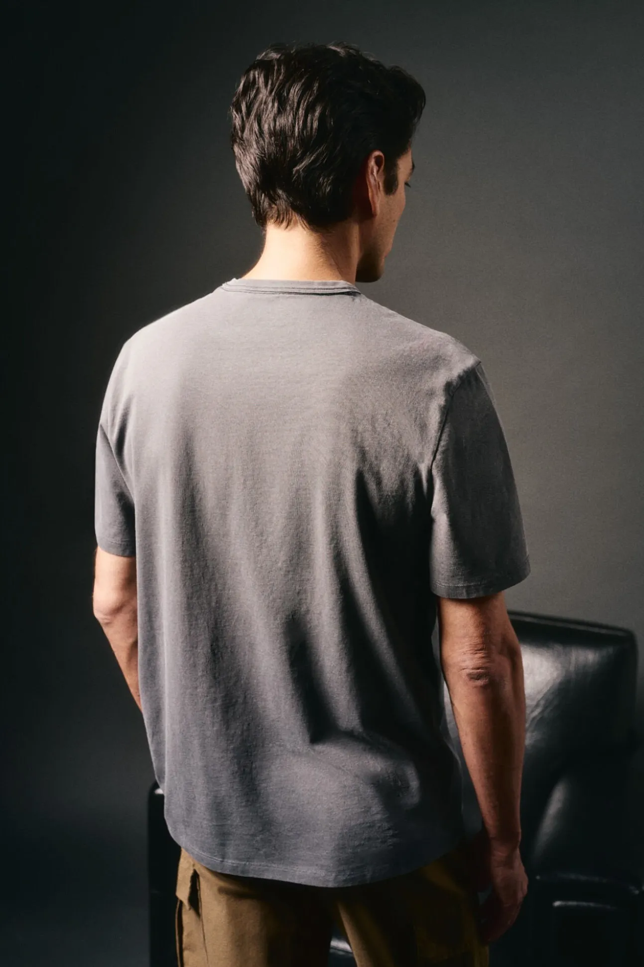 Camiseta básica com bordado de avião