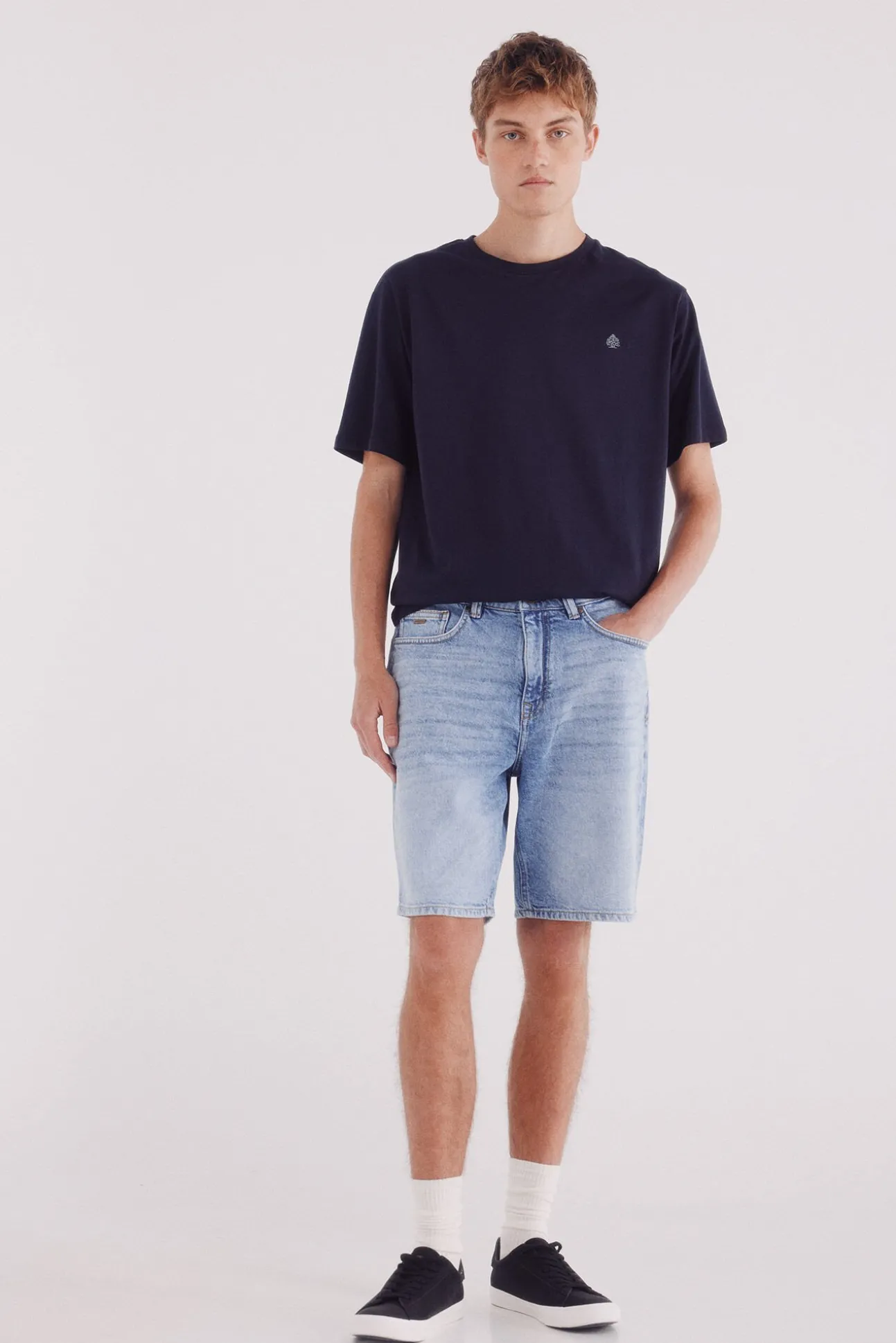 Camiseta básica com gola redonda