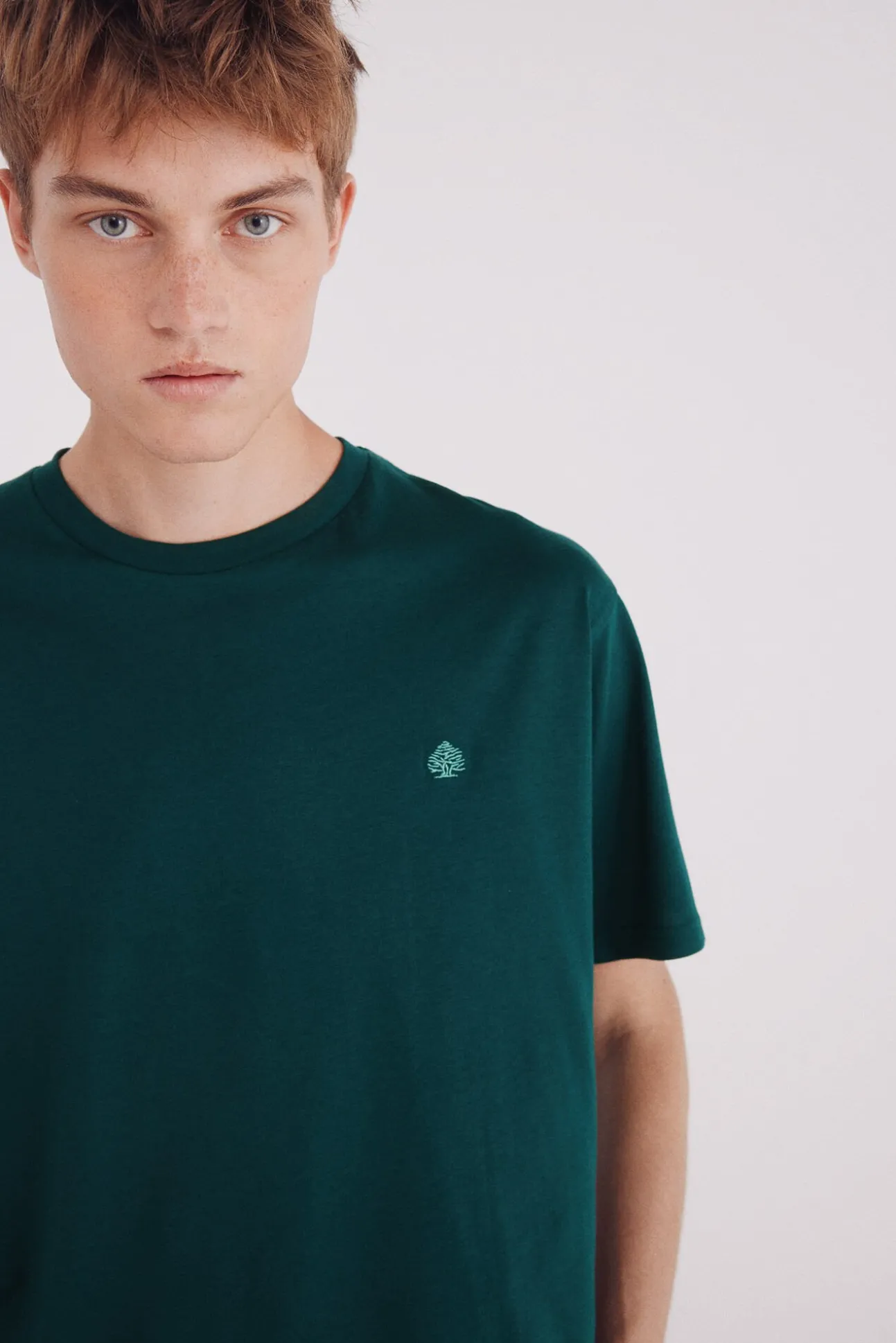 Camiseta básica com gola redonda