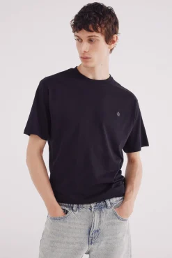 Camiseta básica com gola redonda