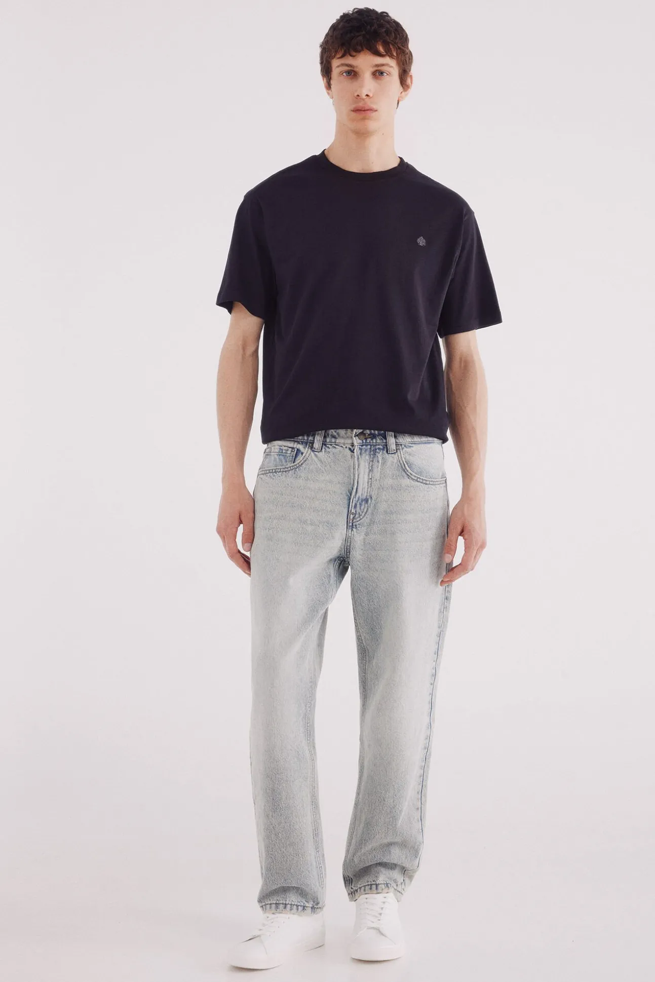 Camiseta básica com gola redonda