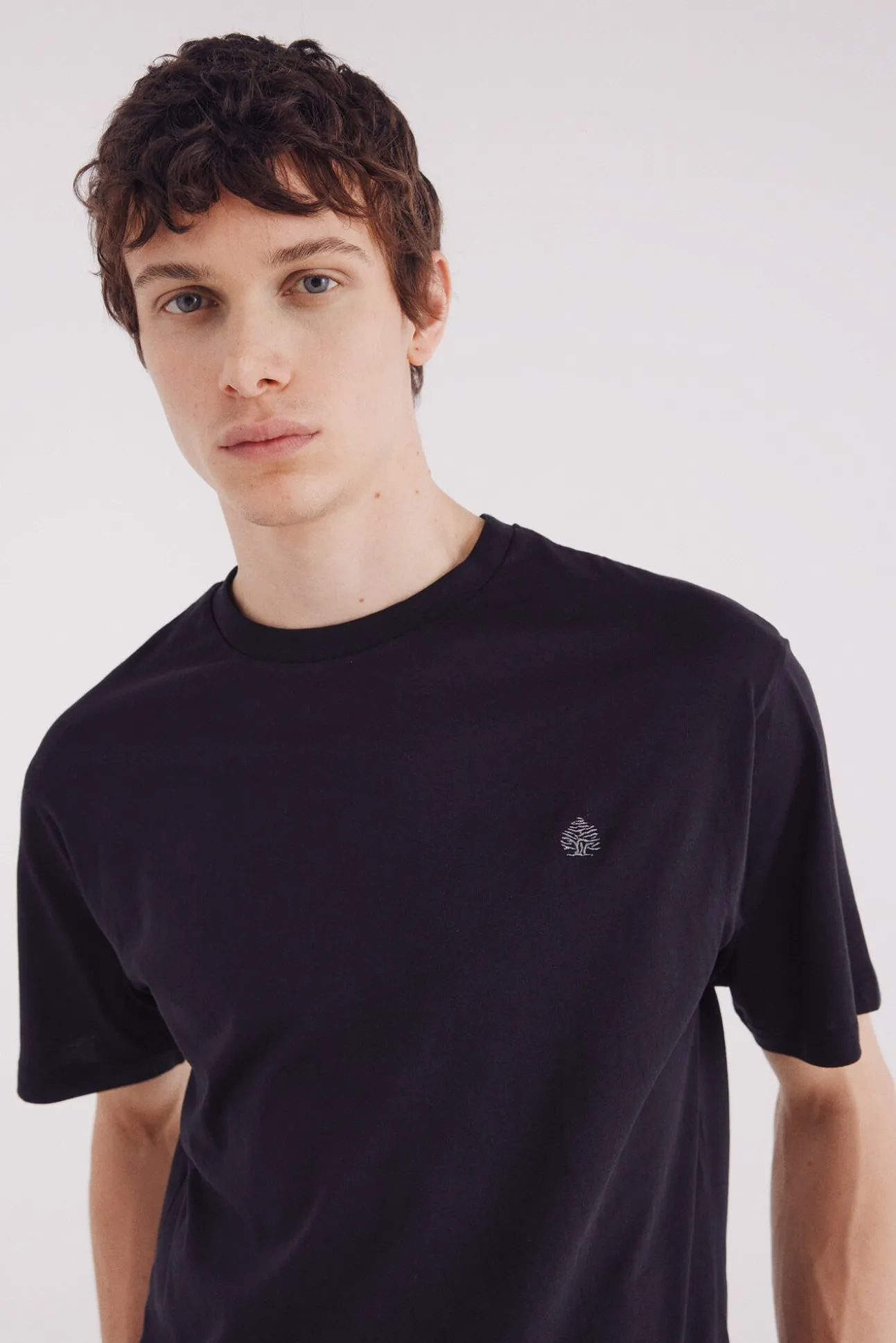 Camiseta básica com gola redonda