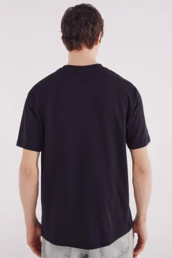 Camiseta básica com gola redonda