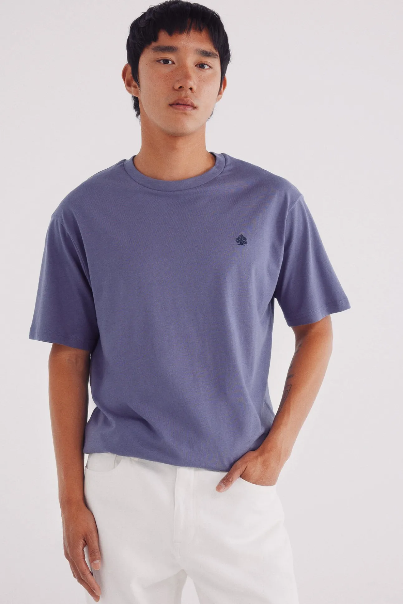 Camiseta básica com gola redonda