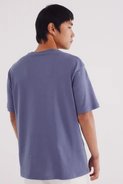 Camiseta básica com gola redonda