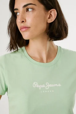 Camiseta básica de manga curta com logo frontal