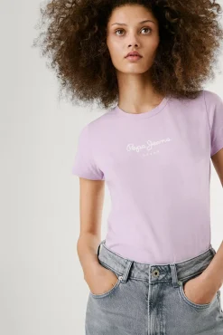 Camiseta básica de manga curta com logo frontal