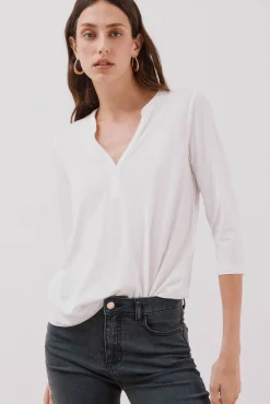 Camiseta básica decote mandarim