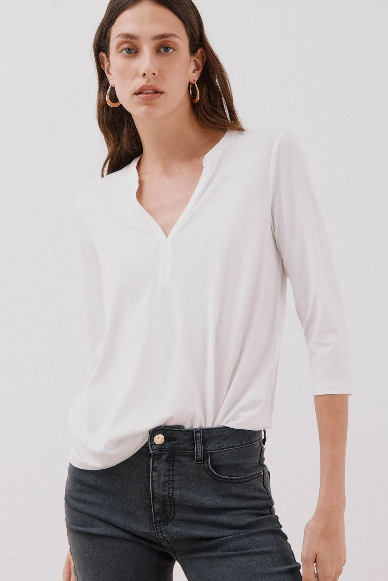 Camiseta básica decote mandarim