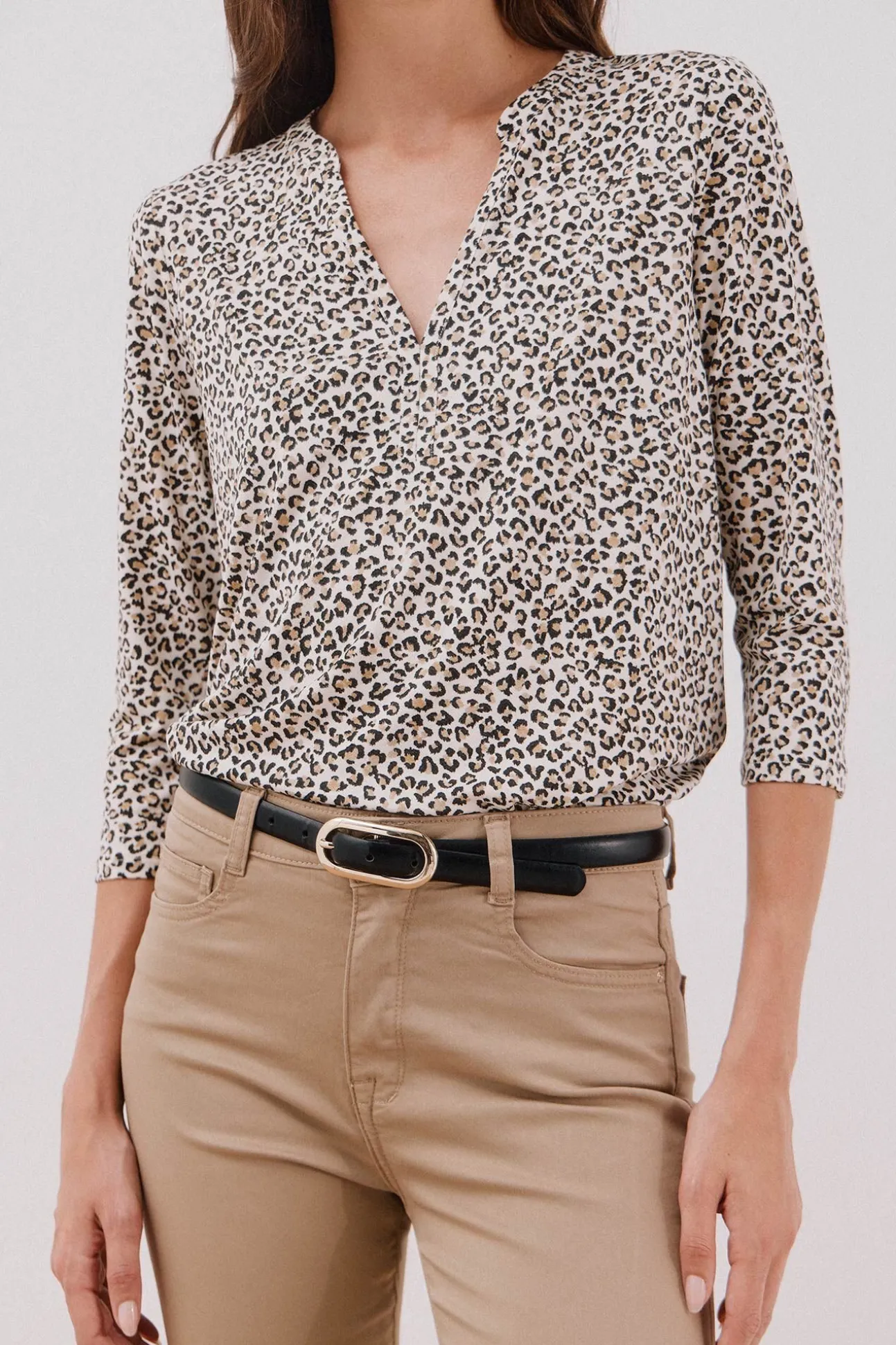 Camiseta básica decote mandarim