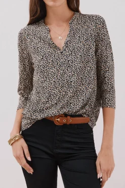 Camiseta básica decote mandarim