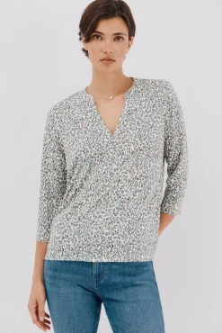 Camiseta básica decote mandarim