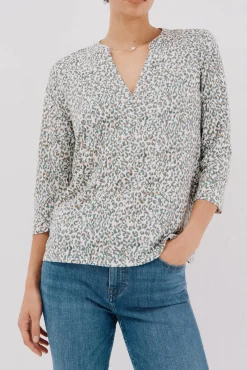 Camiseta básica decote mandarim