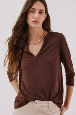 Camiseta básica decote mandarim