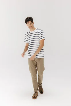 Camiseta básica riscas bordado