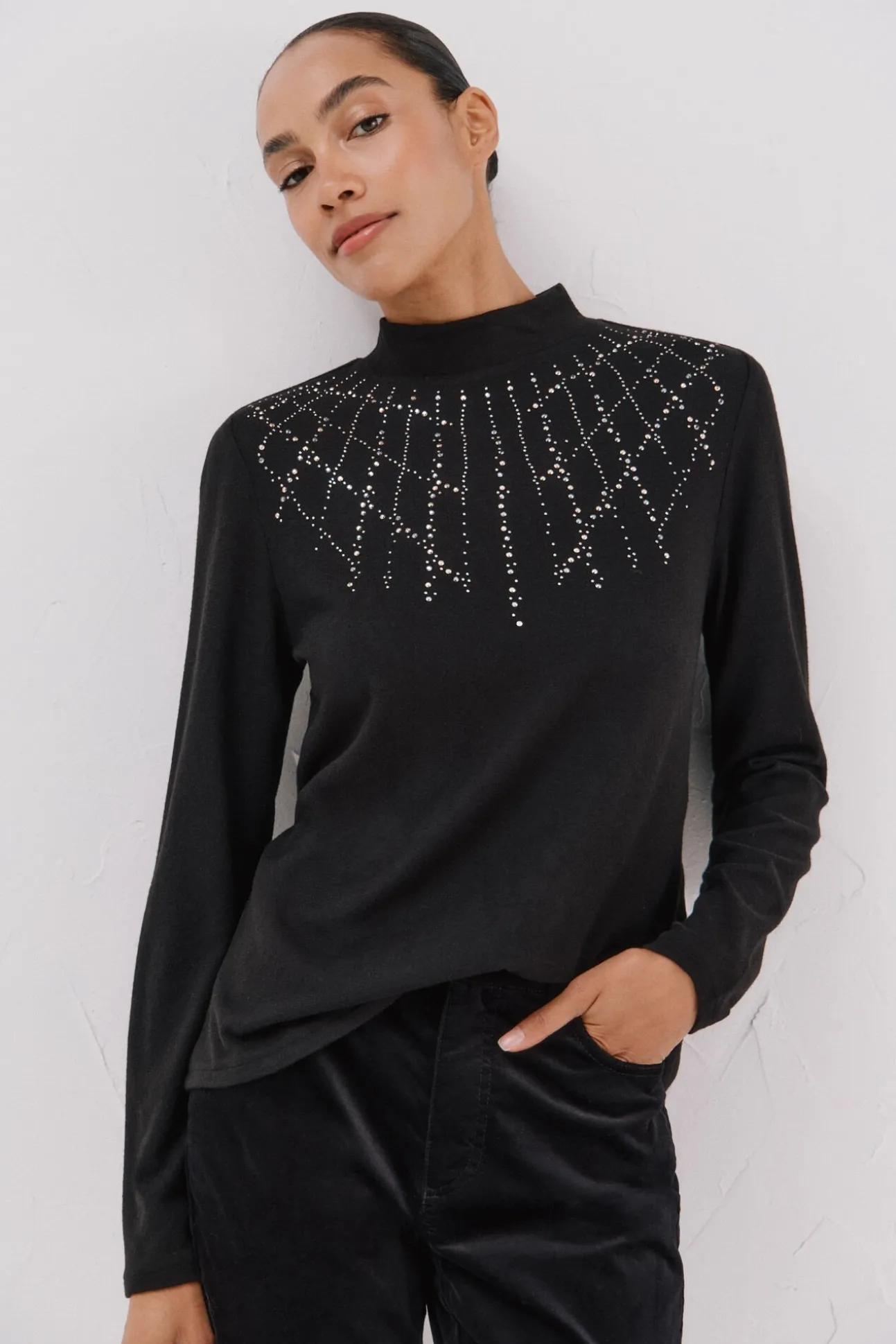 Camiseta com detalhe de strass