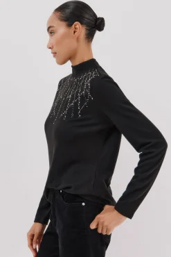 Camiseta com detalhe de strass