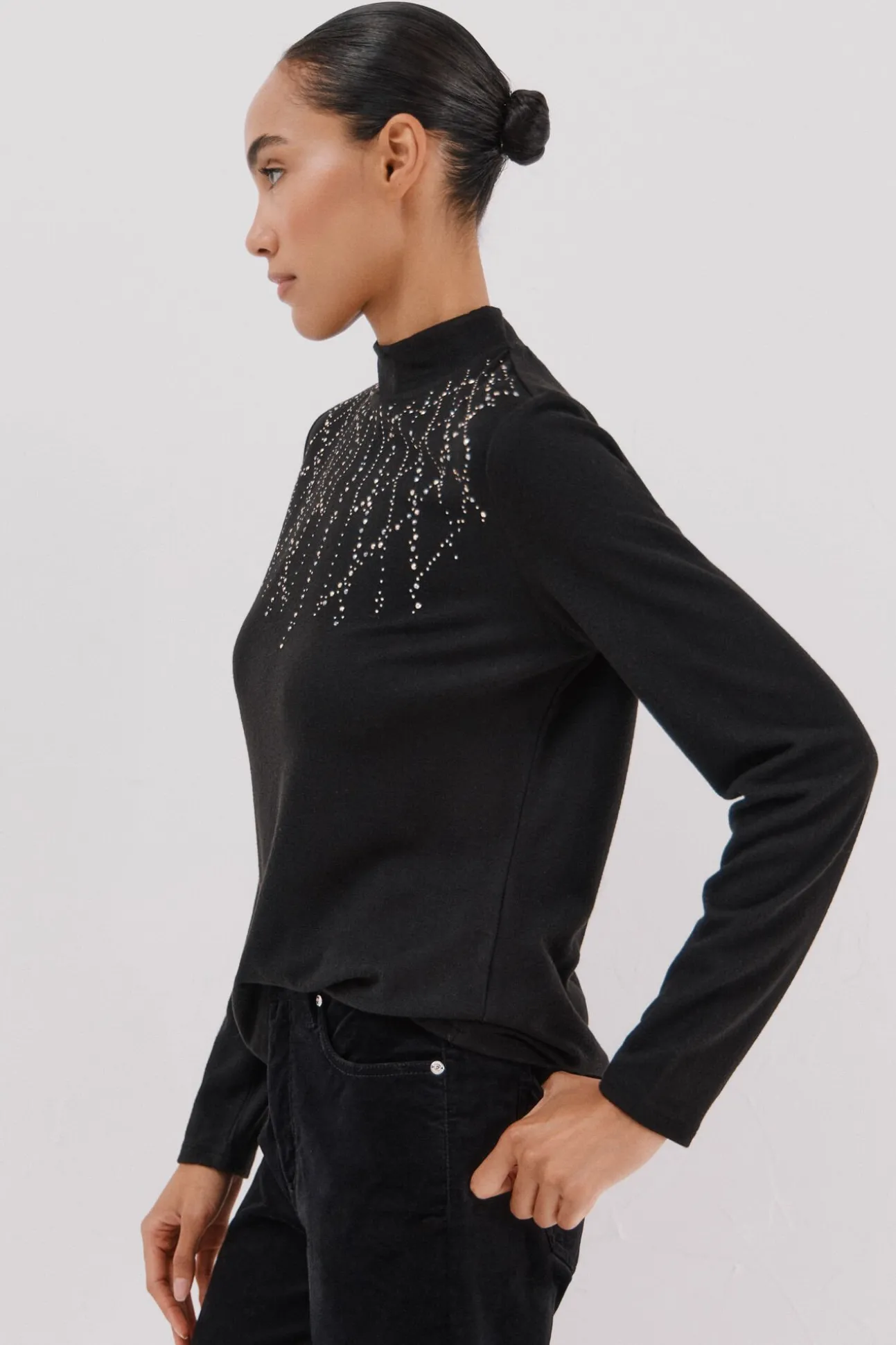Camiseta com detalhe de strass