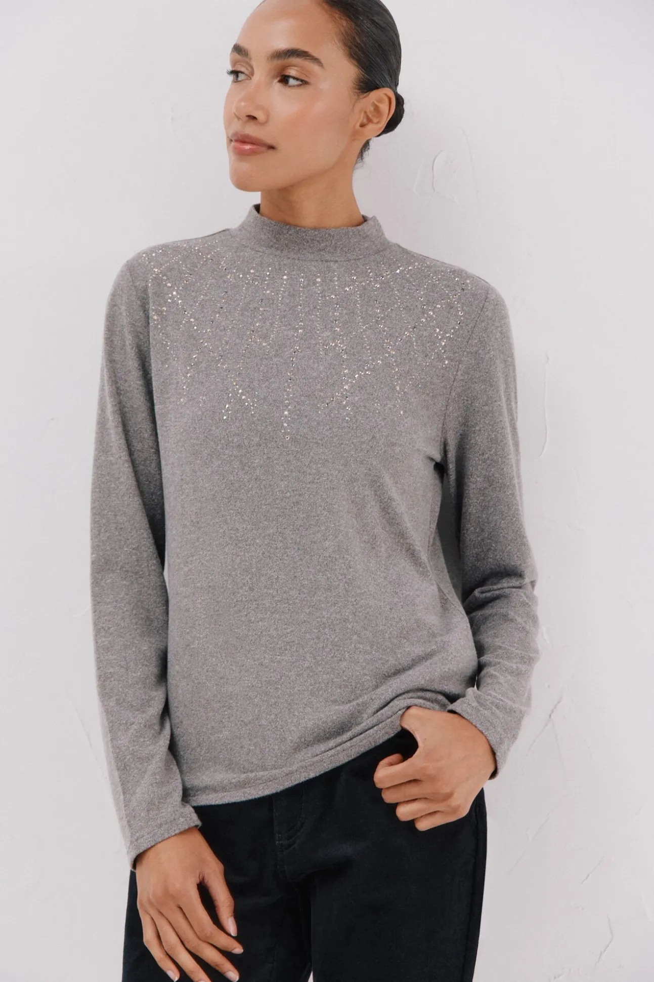 Camiseta com detalhe de strass