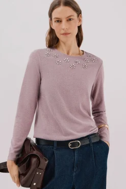 Camiseta com detalhes em strass